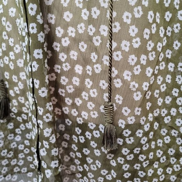 LANE Bryant Semi Sheer Dainty Flower Print Pheasant Blouse - Picture 2 of 7